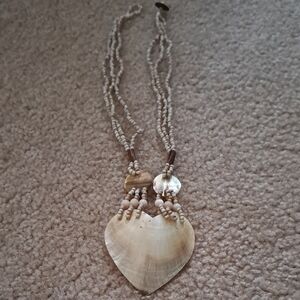 Source Unknown Cream Shell Pendant Necklace